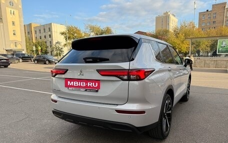 Mitsubishi Outlander, 2021 год, 3 888 800 рублей, 10 фотография