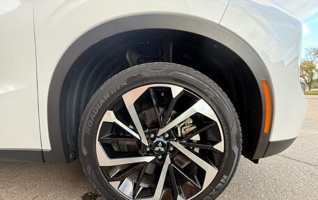 Mitsubishi Outlander, 2021 год, 3 888 800 рублей, 40 фотография