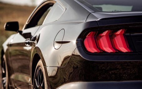 Ford Mustang VI рестайлинг, 2020 год, 3 000 000 рублей, 2 фотография