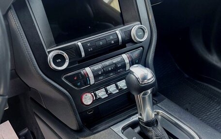 Ford Mustang VI рестайлинг, 2020 год, 3 000 000 рублей, 18 фотография