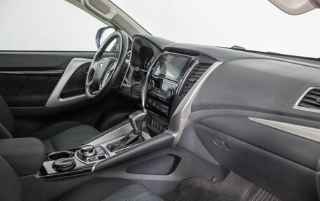 Mitsubishi Pajero Sport III рестайлинг, 2019 год, 2 720 000 рублей, 7 фотография