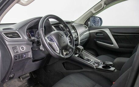 Mitsubishi Pajero Sport III рестайлинг, 2019 год, 2 720 000 рублей, 8 фотография
