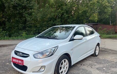 Hyundai Solaris II рестайлинг, 2012 год, 600 000 рублей, 2 фотография