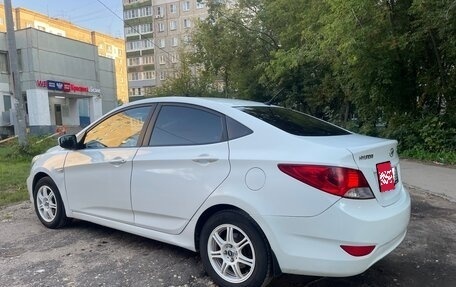 Hyundai Solaris II рестайлинг, 2012 год, 600 000 рублей, 3 фотография