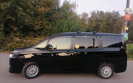 Toyota Voxy III, 2014 год, 1 950 000 рублей, 3 фотография