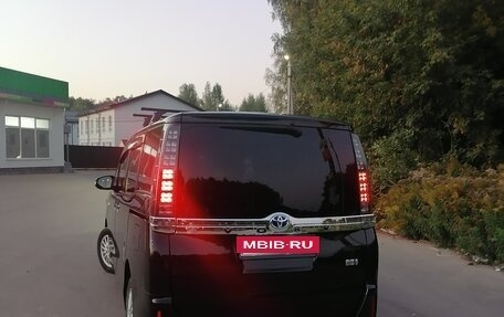 Toyota Voxy III, 2014 год, 1 950 000 рублей, 4 фотография