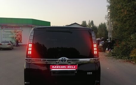 Toyota Voxy III, 2014 год, 1 950 000 рублей, 5 фотография