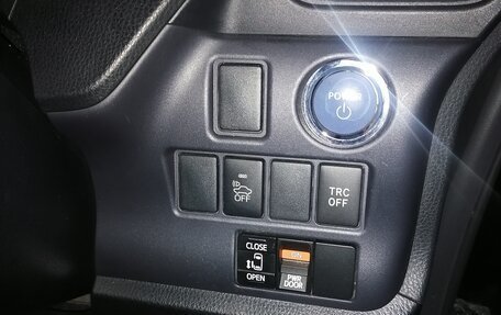 Toyota Voxy III, 2014 год, 1 950 000 рублей, 13 фотография