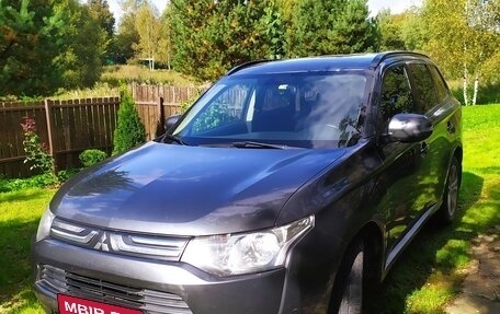 Mitsubishi Outlander III рестайлинг 3, 2013 год, 990 000 рублей, 1 фотография