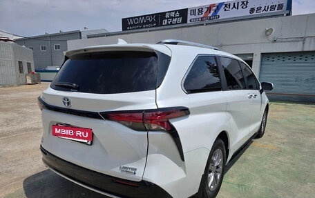 Toyota Sienna, 2022 год, 3 870 111 рублей, 3 фотография