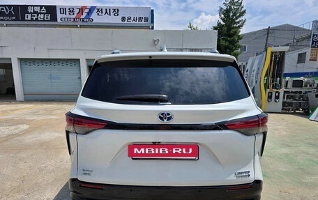 Toyota Sienna, 2022 год, 3 870 111 рублей, 4 фотография