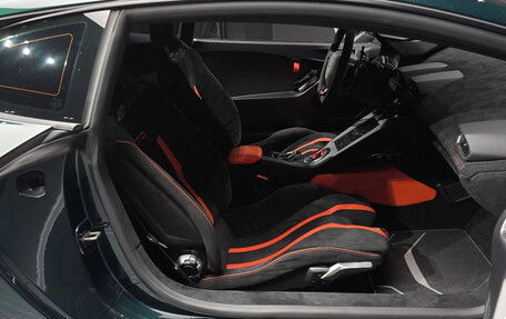 Lamborghini Huracán, 2023 год, 44 000 000 рублей, 9 фотография