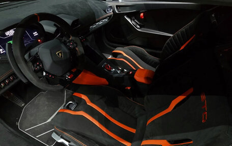 Lamborghini Huracán, 2023 год, 44 000 000 рублей, 10 фотография