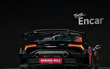 Lamborghini Huracán, 2023 год, 44 000 000 рублей, 4 фотография