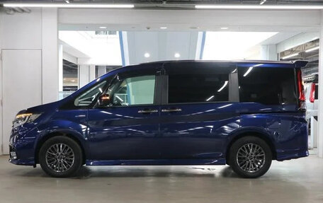 Honda Stepwgn IV, 2021 год, 2 100 000 рублей, 3 фотография