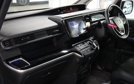 Honda Stepwgn IV, 2021 год, 2 100 000 рублей, 13 фотография