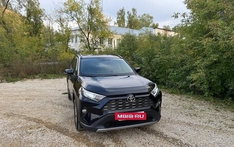 Toyota RAV4, 2020 год, 3 330 000 рублей, 7 фотография