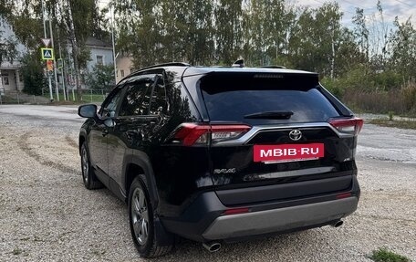 Toyota RAV4, 2020 год, 3 330 000 рублей, 3 фотография