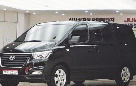 Hyundai Grand Starex Grand Starex I рестайлинг 2, 2021 год, 2 590 000 рублей, 1 фотография