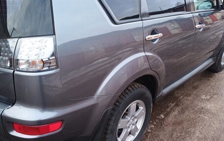 Mitsubishi Outlander III рестайлинг 3, 2011 год, 900 000 рублей, 3 фотография