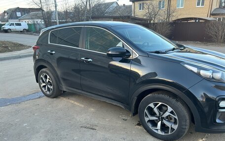 KIA Sportage IV рестайлинг, 2020 год, 1 800 000 рублей, 1 фотография