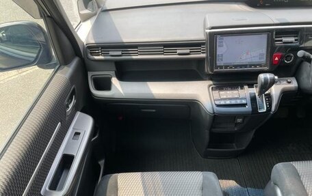 Honda Stepwgn IV, 2017 год, 1 800 000 рублей, 18 фотография