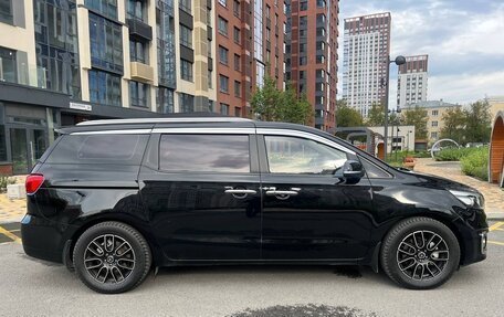KIA Carnival III, 2018 год, 2 300 000 рублей, 7 фотография