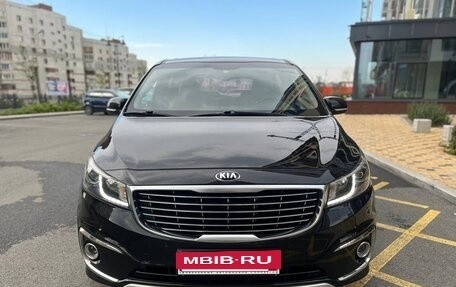 KIA Carnival III, 2018 год, 2 300 000 рублей, 8 фотография