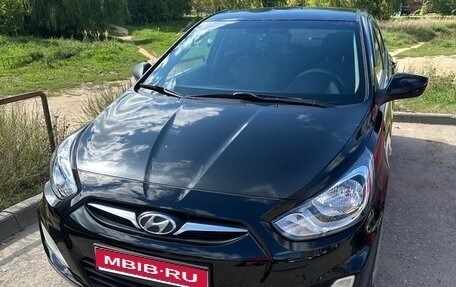 Hyundai Solaris II рестайлинг, 2013 год, 690 000 рублей, 1 фотография