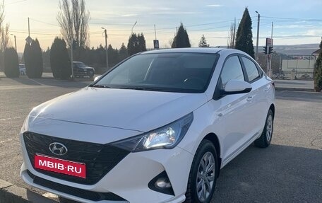 Hyundai Solaris II рестайлинг, 2021 год, 1 550 000 рублей, 1 фотография