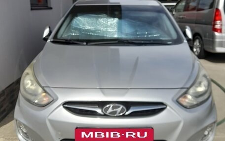 Hyundai Solaris II рестайлинг, 2013 год, 950 000 рублей, 2 фотография