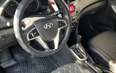 Hyundai Solaris II рестайлинг, 2013 год, 950 000 рублей, 4 фотография