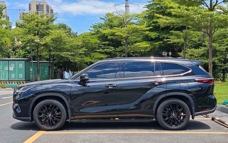 Toyota Highlander, 2022 год, 3 150 000 рублей, 4 фотография