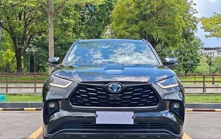 Toyota Highlander, 2022 год, 3 150 000 рублей, 2 фотография