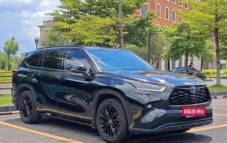 Toyota Highlander, 2022 год, 3 150 000 рублей, 10 фотография