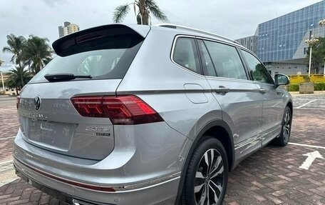 Volkswagen Tiguan II, 2022 год, 3 520 000 рублей, 3 фотография