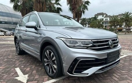 Volkswagen Tiguan II, 2022 год, 3 520 000 рублей, 2 фотография