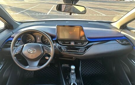 Toyota C-HR I рестайлинг, 2021 год, 1 589 000 рублей, 8 фотография