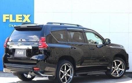 Toyota Land Cruiser Prado 150 рестайлинг 2, 2022 год, 3 576 000 рублей, 2 фотография