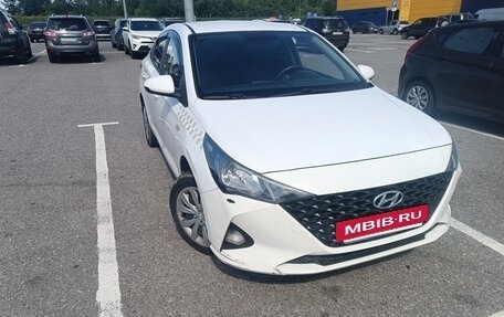 Hyundai Solaris II рестайлинг, 2021 год, 900 000 рублей, 2 фотография