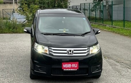 Honda Freed I, 2013 год, 1 350 000 рублей, 4 фотография