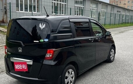 Honda Freed I, 2013 год, 1 350 000 рублей, 5 фотография