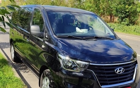 Hyundai Grand Starex Grand Starex I рестайлинг 2, 2019 год, 4 050 000 рублей, 3 фотография