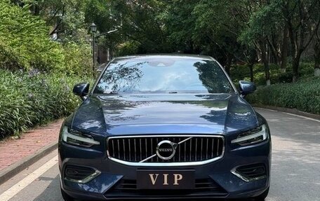 Volvo S60 III, 2021 год, 1 950 000 рублей, 1 фотография