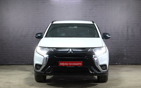 Mitsubishi Outlander III рестайлинг 3, 2020 год, 2 410 000 рублей, 2 фотография
