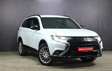 Mitsubishi Outlander III рестайлинг 3, 2020 год, 2 410 000 рублей, 3 фотография