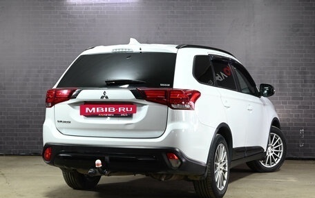 Mitsubishi Outlander III рестайлинг 3, 2020 год, 2 410 000 рублей, 6 фотография