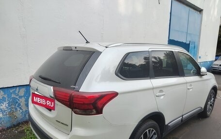 Mitsubishi Outlander III рестайлинг 3, 2015 год, 1 750 000 рублей, 3 фотография