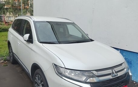 Mitsubishi Outlander III рестайлинг 3, 2015 год, 1 750 000 рублей, 6 фотография