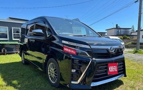 Toyota Voxy III, 2020 год, 1 786 000 рублей, 1 фотография